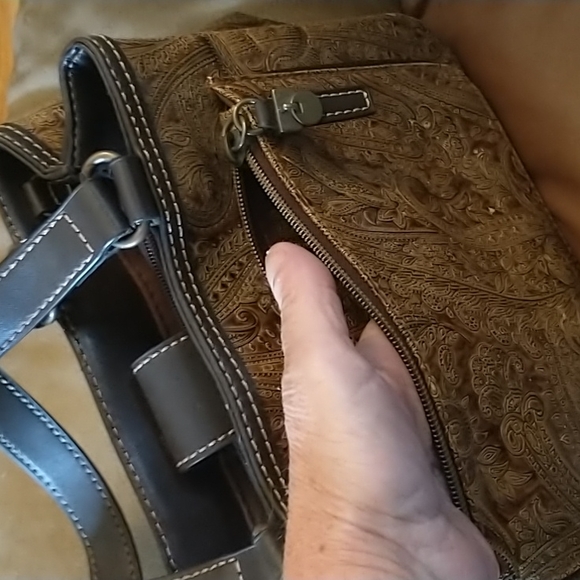 Relic Quality Brand Leather Paisley Handbag - Picture 8 of 13